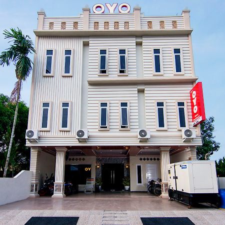 Super Oyo 621 Vania Residence Медан Екстериор снимка