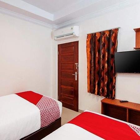 Super Oyo 621 Vania Residence Медан Екстериор снимка