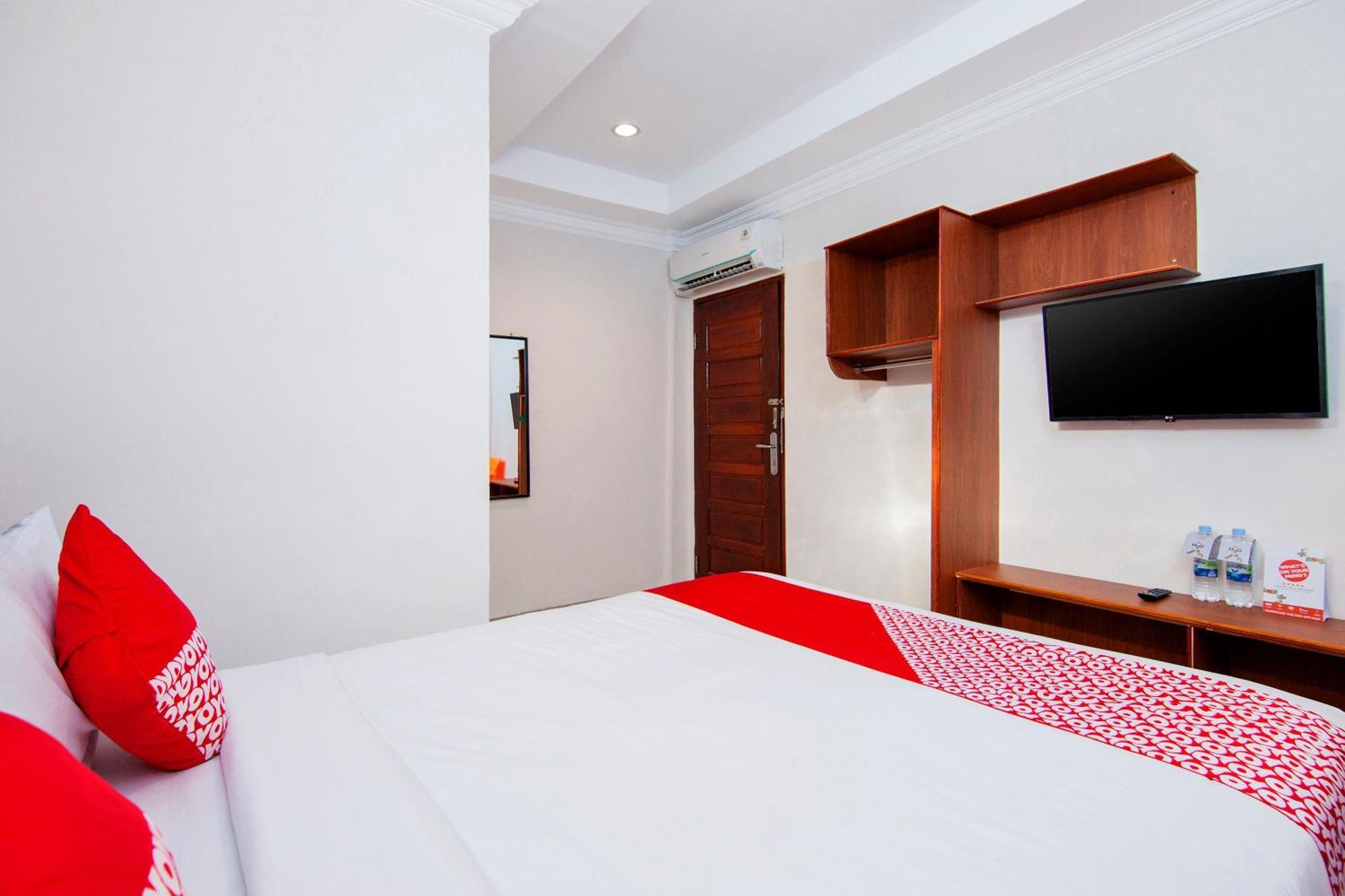 Super Oyo 621 Vania Residence Медан Екстериор снимка